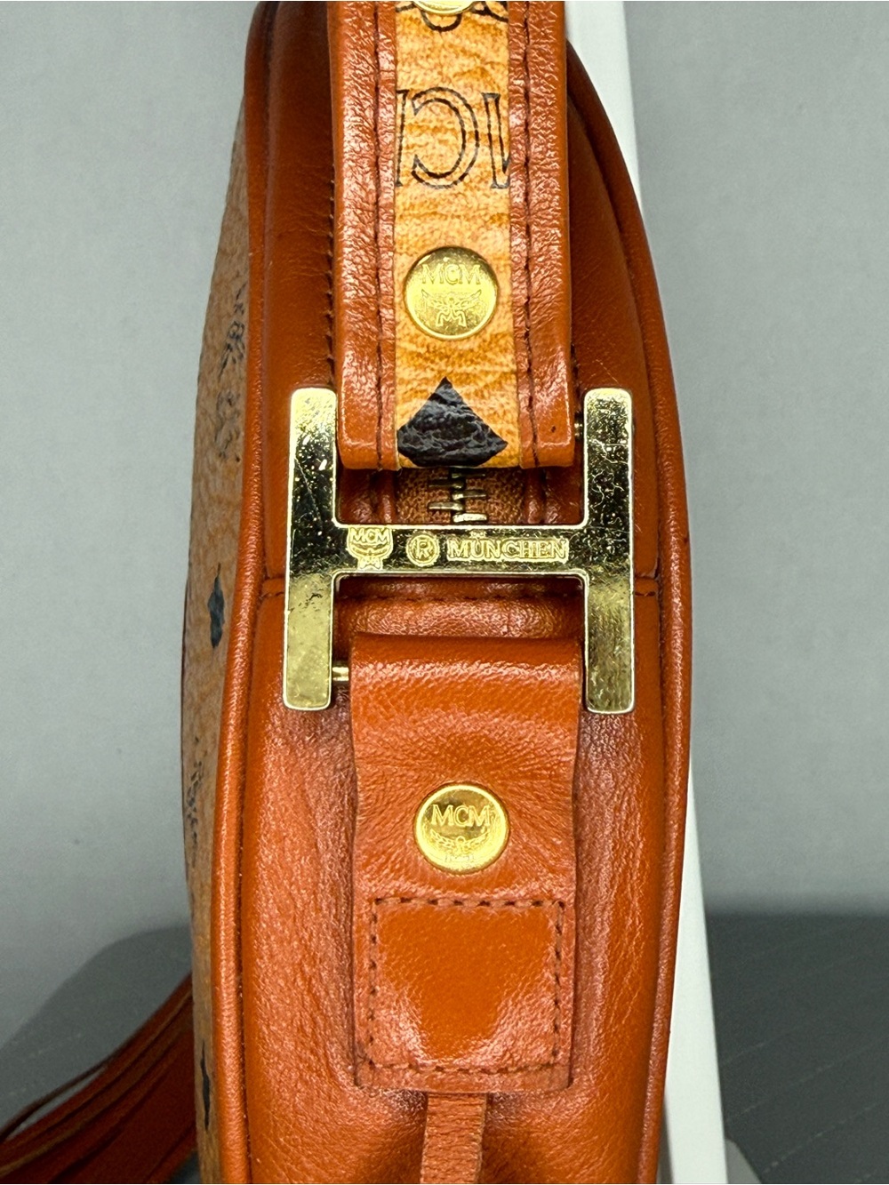 MCM Vintage Suzy Wong Circle Bag - Picture 7 of 13